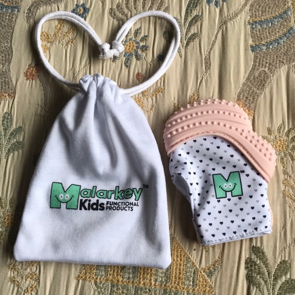 Munchy mitt teether- FREE with purchase of 5+ bdl - Picture 1 of 1